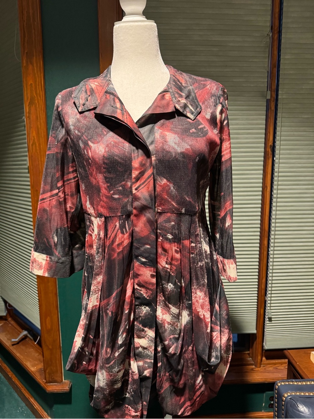Red & Black Abstract Pleated Tunic Top